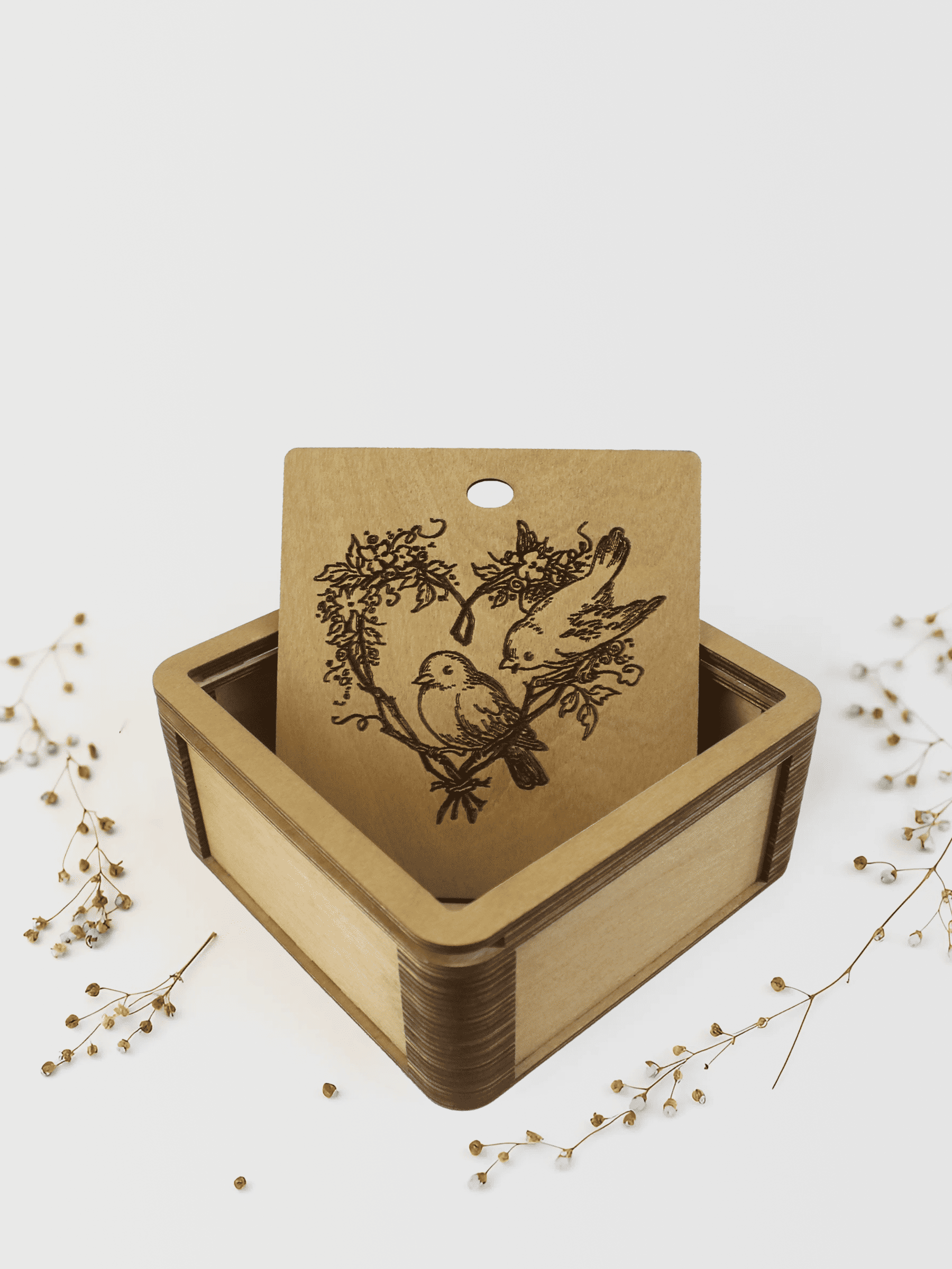 Коробка из фанеры после лазерной резки, аккуратные кромки